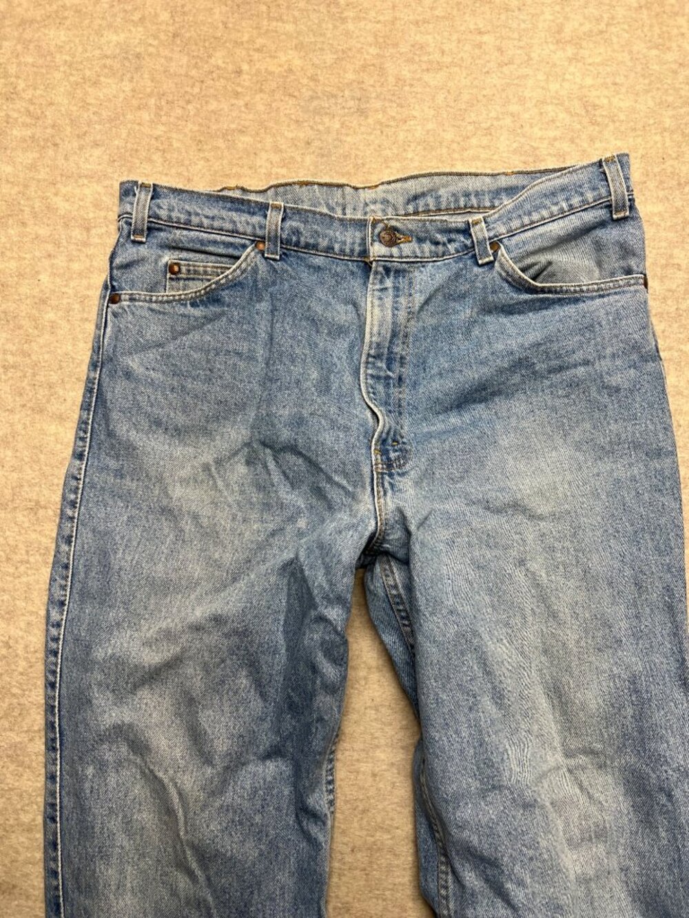 Vintage Levi's 540 Distressed Medium Wash Relaxed Fit Denim Jeans Orange Tab 38 - Picture 2 of 9